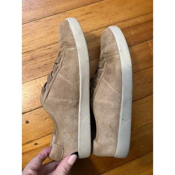Vionic Sunny Jean Tan Suede Sneaker, size 6 - Picture 2 of 6